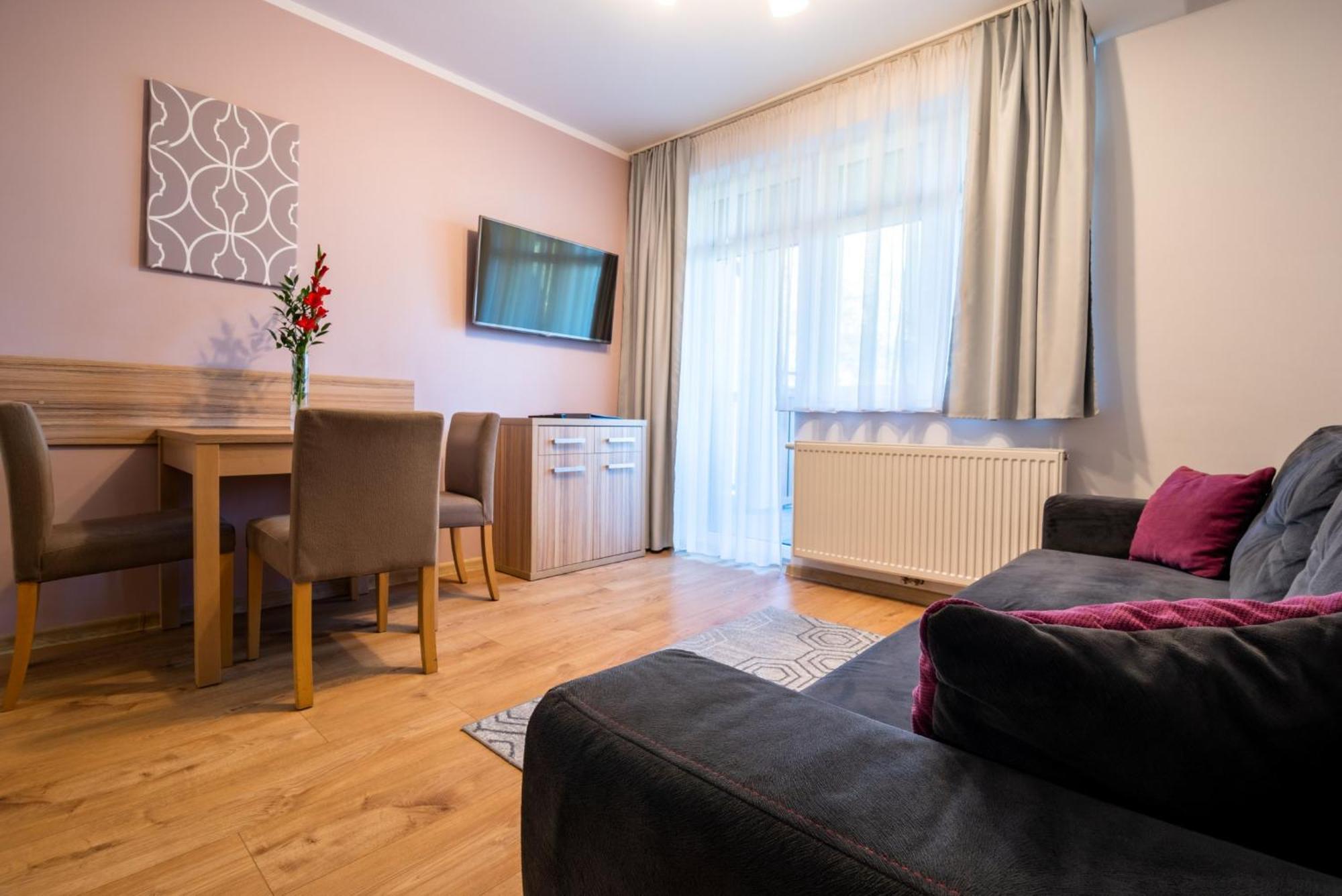 Malina Apartamenty ชกลาร์สกา ปอเรมบา ภายนอก รูปภาพ