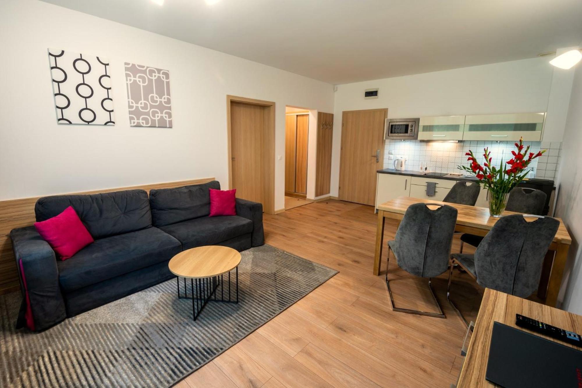 Malina Apartamenty ชกลาร์สกา ปอเรมบา ภายนอก รูปภาพ